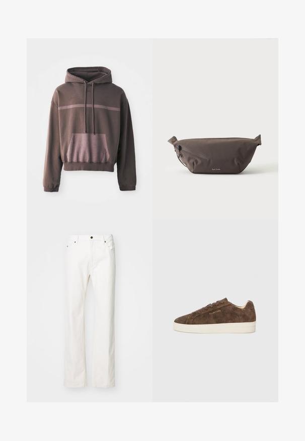 Haut à manches courtes, surdimensionné, de couleur marron foncé avec une bande dégradée de marron clair, poche à l'avant et capuche avec cordon de serrage. Tissu en mélange de coton doux.; Jean en denim blanc avec une coupe droite, dotés de cinq poches, fermeture par bouton métallique et détails de couture minimalistes.; Baskets en daim marron avec une silhouette basse, un bout arrondi et une semelle en caoutchouc blanc. Elles présentent des lacets foncés et un logo discret sur le côté.; Sac banane en tissu marron foncé avec poche zippée en diagonale et petit logo blanc sur le devant, sur un fond clair uni.