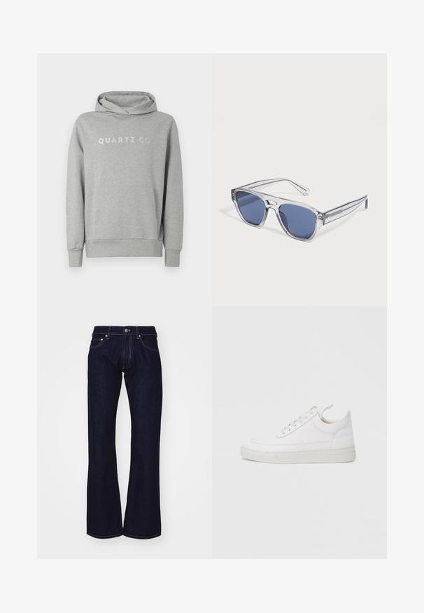 Grijze pullover hoodie van zachte stof, met een capuchon met trekkoord en een voorzak, met "QUARTZ CO" subtiel gedrukt op de borst.; Donkerblauwe denim flared jeans met een hoge taille, voorzien van contrasterende gele stiksels en metalen accenten bij de taille en zakken.; Witte leren sneaker met een afgeronde neus, platte zool en veters aan de voorkant. Voorzien van stikseldetails en een gevoerde kraag voor comfort.; Zonnebril met een doorzichtig montuur en rechthoekige blauw getinte lenzen die rusten op een wit oppervlak.