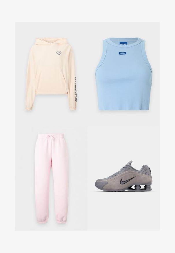 Φωτεινό ροζ cropped hoodie από απαλό ύφασμα. Διαθέτει μπροστινή τσέπη, ρυθμιζόμενο κουκούλι και μαύρη γραφική λεπτομέρεια στο αριστερό μανίκι.; Ανοιχτό μπλε ριγωτό crop top με εφαρμοστή σχεδίαση. Διαθέτει στρογγυλή λαιμόκοψη και ετικέτα με το λογότυπο HUGO σε μπλε στη μέση εμπρός.; Ανοιχτό ροζ φλις παντελόνια με ελαστική μέση, κορδόνι, πλαϊνές τσέπες και ελαστικές μανσέτες.; Γκρίζο σουέτ αθλητικό παπούτσι με καμπυλωτό σχέδιο, διαθέτει κλείσιμο με κορδόνια, μαύρο λογότυπο swoosh και ορατή μονάδα απορρόφησης κραδασμών στη φτέρνα.