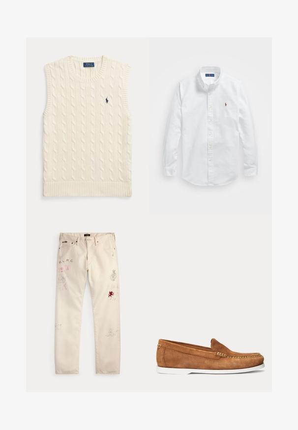 Kremfarvet kabelstrikket ærmeløs sweatervest med ribkanter og lille mørkeblå Polo Ralph Lauren-logo på venstre bryst.; Hvid bomulds skjorte med knaplukning, klassisk krave, lange ærmer og et lille broderet logo på venstre bryst.; Beige bukser med forlommer og bæltestropper med falmede røde og sorte grafiske prints og tekstdesign på begge ben.; Brun ruskindslipper med hvid sål og beige syninger langs tåen og øverste kant vist i sideprofil på ensartet baggrund.