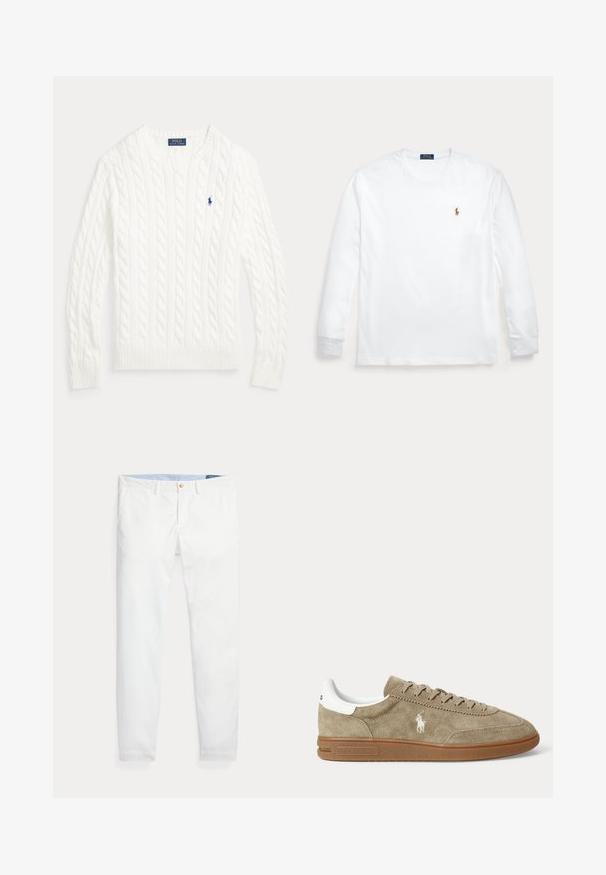 Hvid kabelstrikket crewneck sweater med lange ærmer og lille blå Polo Ralph Lauren-logo på venstre bryst.; Hvid langærmet rundhalset skjorte med lille broderet Polo Ralph Lauren-logo på venstre bryst.; Hvide bomuldschinos med slank pasform, med en enkelt guldknaplukning og lyseblåt inderliv. Glat tekstur uden mønstre.; Beige lavskoet ruskindesneaker med brun sål, hvid hældetalje, snørebånd og en hvid broderet polospillerlogo på siden.