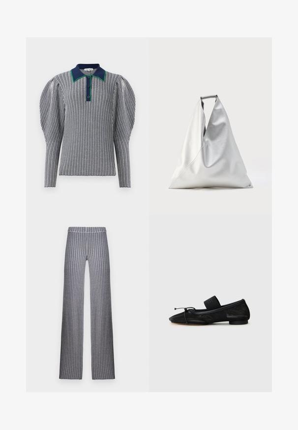 Polo rayé bleu marine et blanc avec un col accentué de vert. Doté de manches bouffantes et d'une fermeture à bouton au cou. Tissu texturé.; Pantalons à jambes larges avec un motif à rayures sombres comportant des lignes verticales en gris, bleu marine et blanc. Taille élastique et texture douce.; Chaussure plate noire avec un bout pointu, fabriquée en tissu texturé, avec un accent à nœud et un petit talon rond. Sangle élastique au niveau de la cheville.; Grand sac fourre-tout argenté de forme triangulaire avec une texture en cuir souple, debout verticalement avec une poignée supérieure visible sur un fond uni.