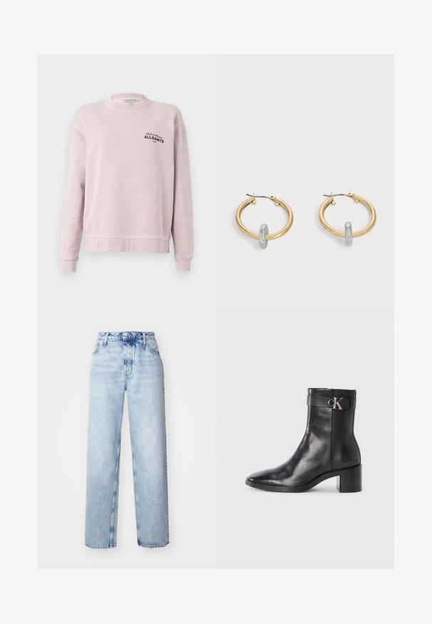 Lichtroze long-sleeve sweater met ronde hals, geribbelde manchetten en zwarte tekst "Infinite Summer ALLSAINTS London" op de linkerborst.; Lichtblauwe high-waisted jeans met een losse pasvorm, met rechte pijpen, vijf zakken en een klassieke knoop- en ritssluiting.; Zwarte leren enkellaars met een spitse neus, blokhak en een bandje met een metallic logo. Gladde textuur en minimalistisch ontwerp.; Paar goudkleurige creolen met kleine zilverkleurige lusdetail op elk, weergegeven tegen een lichtgrijze achtergrond.