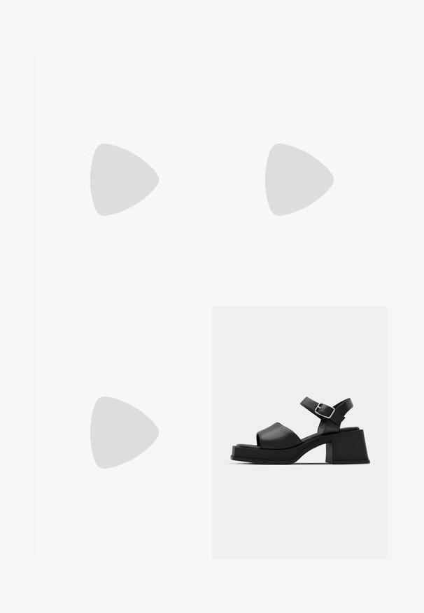 Schwarzes, strukturiertes zweiteiliges Outfit mit kurzärmeligem, kragenbelegtem Hemd und weit geschnittenen Hosen aus leichtem Stoff.; Schwarze Leder-Plateausandalen mit einem Peeptoe-Design, Knöchelriemen und einem klobigen, quadratischen Absatz. Sanfte Textur und minimalistischer Stil.; Schwarze rechteckige Sonnenbrille mit dunkel getönten Gläsern, dickem Kunstrahmen und breiten Bügeln. Glatte Oberfläche und kantiges Design.; Schwarzer Leder-Gürtel mit einer rechteckigen, goldfarbigen Schnalle mit abgerundeten Kanten, glatter Textur und einem eleganten Design.