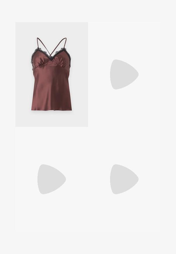 Topshop TSNAOMI LACE TRIM SATIN CAMI TOP WVN - Débardeur - chocolate brown; Jupe midi beige droite avec taille élastique, texture lisse et détails discrets de coutures sur fond blanc.; Sandale à talon haut beige avec une sangle fine autour de la cheville et un bout carré. Matériau synthétique lisse, design minimaliste et talon aiguille.; Petit sac à main rectangulaire en cuir marron foncé avec une bandoulière unique et une fermeture éclair dorée.