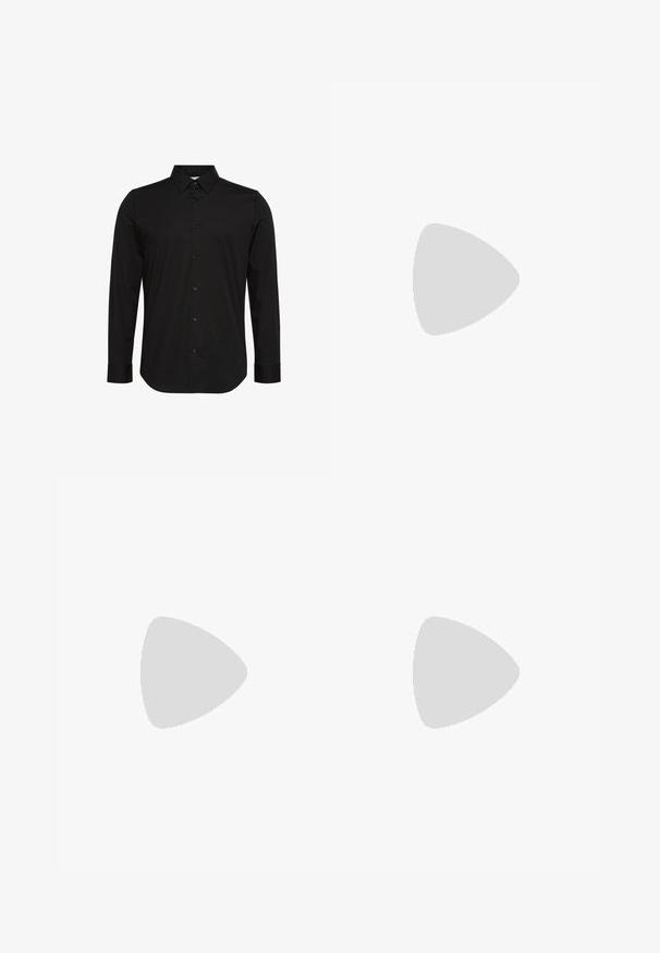 Chemise noire à manches longues en tissu lisse, avec un col pointu, une fermeture boutonnée à l'avant et un petit logo sur la poitrine.; Pantalon en coton noir avec une coupe droite, doté d'une fermeture à bouton et d'une taille simple. Sans motifs ni accents supplémentaires.; Mocassin homme en cuir noir avec couture moc toe, bride penny, col texturé et petit talon empilé sur fond blanc.; Ceinture en cuir noir avec une boucle en métal argenté brillant. La boucle présente un design à double ardillon. Texture lisse avec une finition polie.