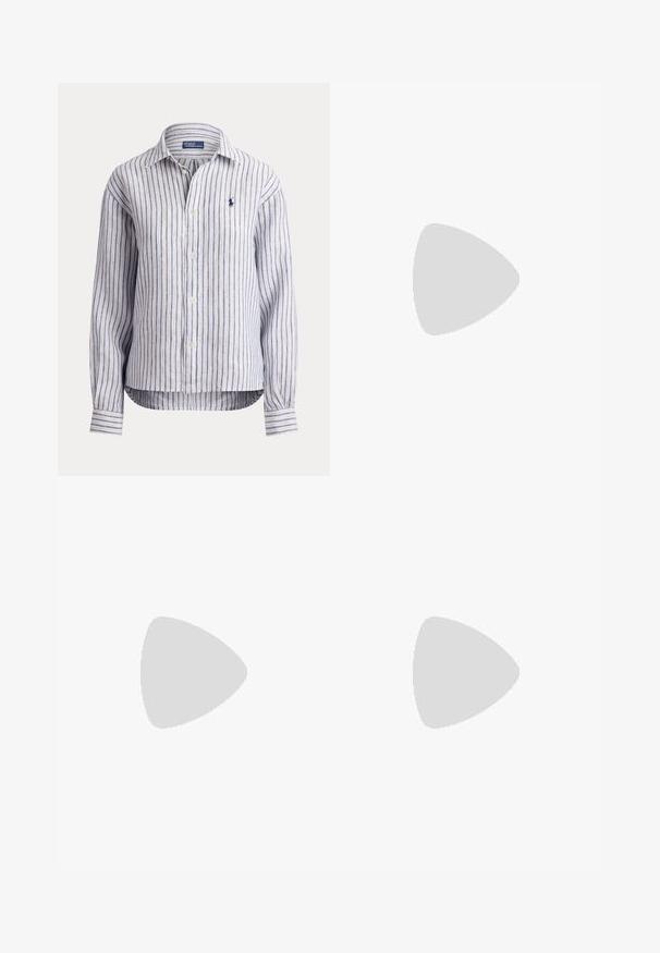 Langarmig overhemd met knopen, met blauw-witte verticale strepen en Polo Ralph Lauren-logo geborduurd op de borst.; Blauwe straight-leg jeans met vervaagde plekken op de dijen, vijfzakkenontwerp en knoopsluiting, plat liggend op een witte achtergrond.; Zwarte suède platte slingback met spitse neus, lage hak en verstelbare gouden gesp.; Bruine leren tas met een gebogen vorm en gouden hardware. Voorzien van een bovenrits en een gegraveerd logo op de voorkant. Inclusief een korte handgreep.