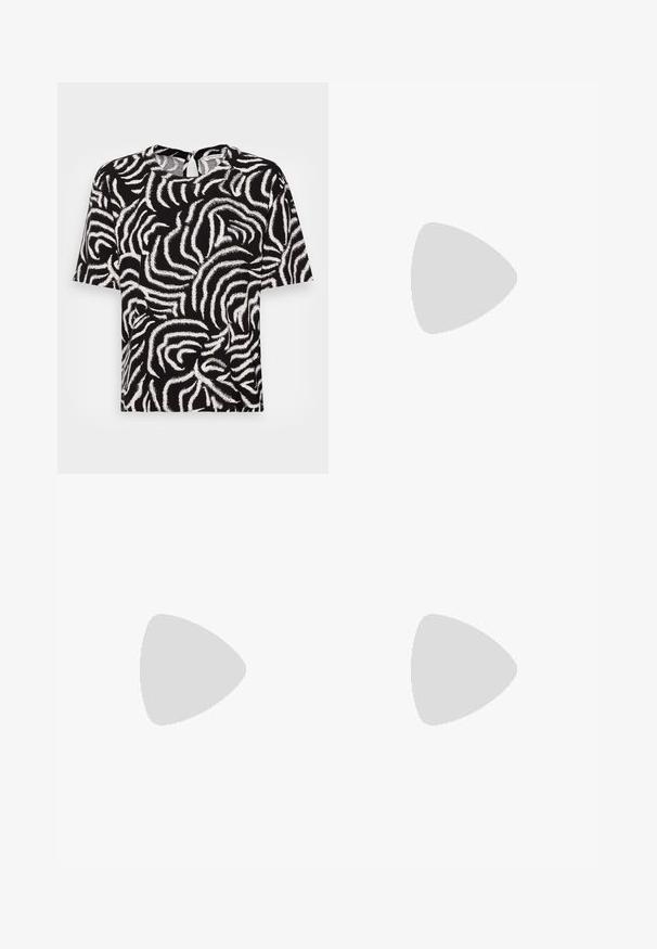 TOM TAILOR EASY SHAPE - Blusa - black; Shorts de mezclilla blanca con dobladillo doblado, diseño de cinco bolsillos y un botón negro en la cintura. Textura suave y corte casual.; Sandalia de cuero plateado con dos hebillas ajustables, plantilla de corcho y suela de goma negra texturizada. Diseño de punta abierta con bordes suaves.; Gafas de sol redondas con montura transparente gris y lentes tintados en gris. Detalles metálicos en las varillas y brazos curvados para mayor estabilidad.