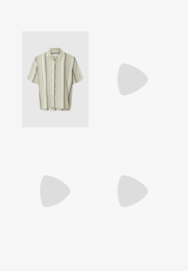 Kortærmet skjorte med knapper og lodrette beige, creme og brune striber samt en camp-krave på en ensfarvet baggrund.; Beige skræddersyede shorts med plisseringer, der har en knaplukning og klassisk design. Glat tekstur, knælængde og ingen synlige lommer.; Beige lærred slip-on sko med elastisk goring, jute reb-sål og kontrasterende syninger. Båret med sorte tapered bukser.; Guldmetal solbriller med grønne linser, rektangulær form, sorte plastiske tempel og et tofarvet design. Har næsepuder for komfort.