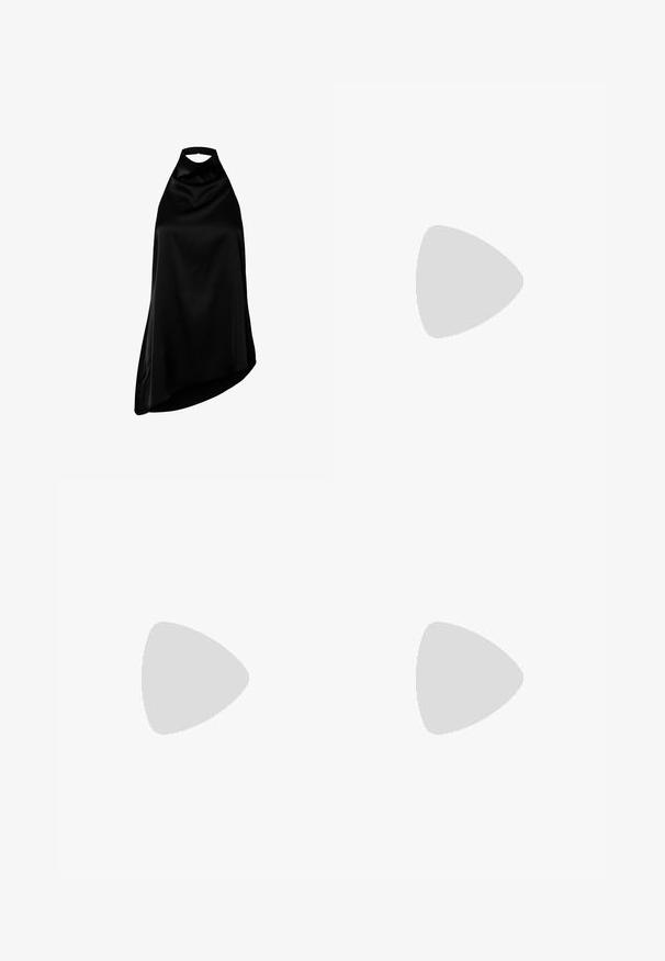 Sort satin halterneck-kjole med asymmetrisk kant, uden ærmer og høj halsudskæring med bindelukning bagpå.; Sort palietnederdel med en tætsiddende silhuet, pyntet med cirkulære palietter og dekorative frynse detaljer ved kanten.; Sort højhælet sandal med ankelstrop, tynd tå-loop med en guldbolddetalje og et firkantet åbent tådesign.; Sort velour clutch med guldfarvede detaljer, rektangulær form og kædestrop, der har en glat tekstur og ingen synlige mønstre.