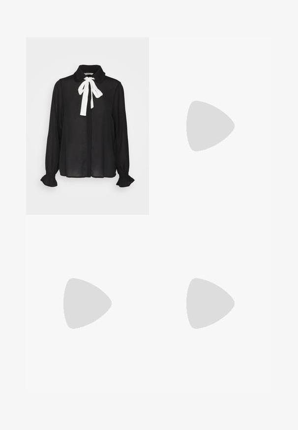 ONLY ONLGERRY - Chemisier - black/white; Jean en denim noir avec une coupe droite, comportant cinq poches, une fermeture à bouton à l'avant et des détails brodés le long des coutures.; Bottine noire à bout pointu, design épuré, matériau doux et talon modeste. Fermeture éclair à l'arrière.; Ceinture en cuir noir avec une texture lisse, dotée d'une boucle en métal doré et d'un design comprenant une ardillon et un passant.