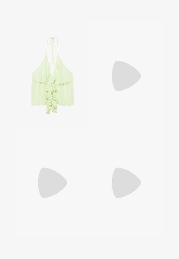 Top dos nu vert clair avec un profond décolleté en V, volants superposés sur le devant et fines bretelles nouées dans le cou.; Mini-jupe crochetée vert clair avec des motifs décoratifs et des liens latéraux finis par des perles en bois.; Sandale plate blanche avec fines lanières croisées et une bride arrière, vue de côté sur fond blanc.; Une paire de lunettes de soleil rectangulaires avec des montures translucides bleu clair et des verres gris foncé, présentant des branches droites et des détails matériels minimaux.