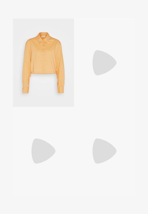 Even&Odd Blúzka so zapínaním na gombíky - orange; Vero Moda VMLISCOOKIE WIDE SOLID PANT  - Nohavice - capers; Svetlohnedé sandále na opätku s dvoma štíhlymi prúžkami a štvorcovým blokovým opätkom. Hladký materiál s minimálnym dizajnom a malým zlatým prackou.; Biela kabelka z umelého kože so štruktúrovaným trojuholníkovým tvarom, jedným nastaviteľným popruhom a prekrytím so zakriveným akcentom.