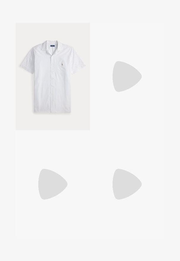 Camisa blanca de manga corta con botones, con finas rayas verticales azules y un pequeño logo bordado en el bolsillo izquierdo del pecho.; Shorts de algodón azul que presentan un frente plano, cierre de un solo botón y trabillas para el cinturón. Piernas de corte recto sin patrones ni acentos visibles.; Zapatilla de cuero blanca con textura suave, que presenta una puntera perforada, cierre de cordones y logo bordado en el lateral. Suela de goma blanca.; Gafas de sol grises transparentes con lentes oscuros, marco redondeado y acentos verdes en las varillas. Presentan un acabado pulido para una textura suave.