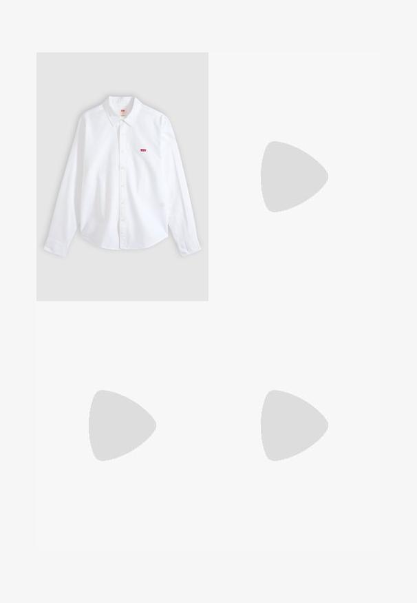 Chemise blanche à manches longues, boutonnée, avec col et petit logo rouge Levi's sur le côté gauche de la poitrine sur un fond neutre.; Jean en denim bleu foncé avec une coupe décontractée, taille haute et poignets élastiques. Il dispose d'une fermeture à bouton à l'avant et de cinq poches.; Mocassin en cuir noir avec une large sangle sur le devant, semelle en caoutchouc à épaisse rainure, et texture lisse. Design classique et élégant.; Lunettes de soleil Ray-Ban avec des verres verts, monture en plastique noir et accents dorés sur les bords. Forme carrée avec une finition mate.