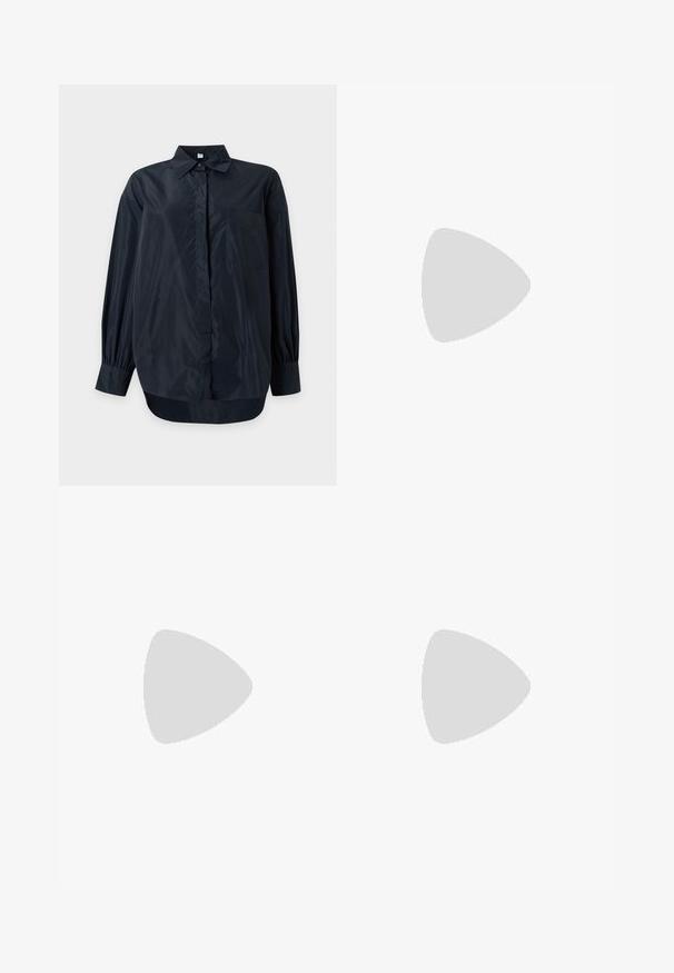 Chemise noire à manches longues, boutonnée, avec col et poche poitrine, présentée sur un fond clair uni.; Jean en denim bleu taille haute avec fermeture à boutons, poches avant, et jambes larges légèrement évasées sur fond blanc.; Ballerines en cuir noir avec des détails froncés au col, bout rond et semelle en caoutchouc flexible. Texture lisse dans l'ensemble.; Petit sac pochette en cuir bordeaux avec fermoir métallique argenté et bracelet sur fond blanc.