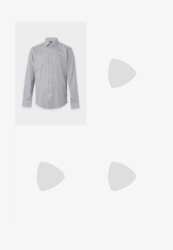 Chemise blanche à manches longues avec fines rayures verticales noires et boutons blancs, dotée d'un col pointu et de poignets boutonnés.; Pantalon noir en tissu mélangé coton, présentant une coupe slim, un devant plat et une fermeture à bouton. Sans motifs ni accents visibles.; Chaussure habillée noire en cuir, à enfiler, avec un petit talon et un logo Calvin Klein discret sur le côté, présentée de profil sur un fond blanc.; Ceinture en cuir noire avec une boucle carrée en argent gravée d'un petit logo Calvin Klein sur fond blanc.