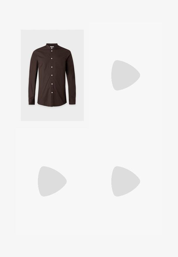Chemise marron foncé à manches longues avec col mandarin, boutons à l'avant et une poche poitrine sur le côté gauche, présentée sur fond blanc.; Pantalons bruns en tissu texturé, avec une coupe droite, une fermeture à bouton unique et un style minimaliste.; Mocassins en daim marron avec un bout arrondi et une semelle noire en caoutchouc basse, présentant une sangle décorative et des détails de couture sur le dessus.; Ceinture en cuir marron foncé avec une boucle rectangulaire en argent, enroulée et placée sur un fond clair et neutre.