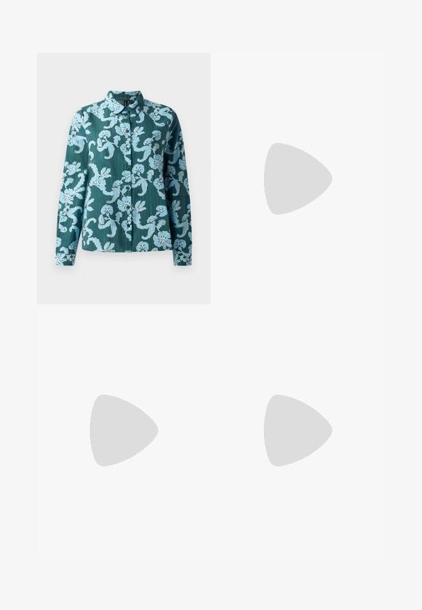 Chemise à manches longues avec col en bleu sarcelle foncé ornée d'un motif floral bleu clair, dotée d'une fermeture à boutons et d'un tissu doux et texturé.; Pantalons larges navy avec une texture lisse, présentant des plis avant et une taille classique, conçu pour un ajustement décontracté.; Jambes portant des leggings côtelés foncés associés à des ballerines noires avec de petits détails en nœud sur fond blanc.; Petit sac à main noir brillant avec deux longues anses et des détails à cordon sur les côtés sur un fond clair uni.