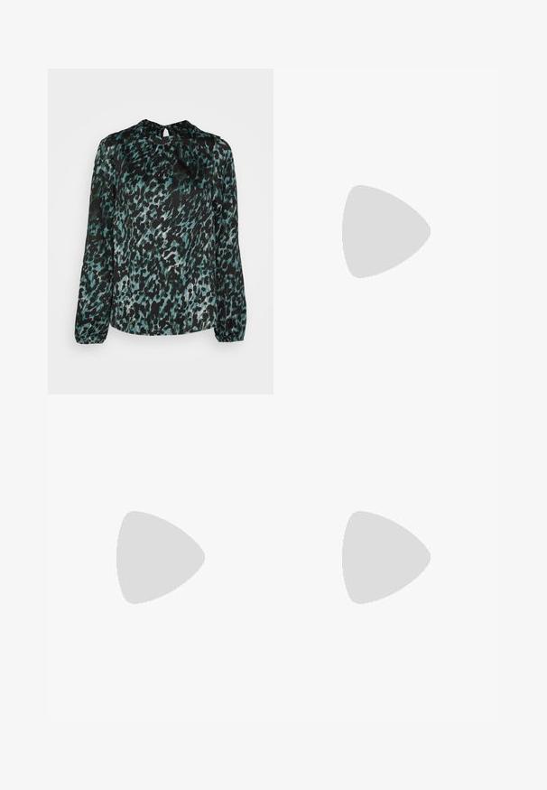 Vero Moda VMGILLEA  - Pluus - black; Laiad sinised denim püksid, millel on kõrge vöökoht, viie tasku disain ja nähtavad õmblused õmblustel. Sile tekstuur, klassikaline viimistlus.; Mustmust musta nahk king, millel on terav nina, pahkluu rihm koos pandlaga ja sile, läikiv tekstuur. Madal konts mugavuse tagamiseks.; Must rä Black faux nahk Crossbody kott, millel on tekstureeritud krokodillimuster, ülemine käepide ja reguleeritav rihm. Omadus: kaarjas klapp sulgemine.