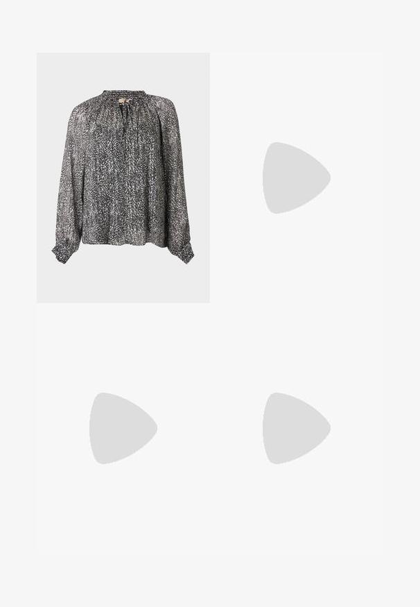 Blouse noire à manches longues avec motif abstrait de points blancs, col froncé avec lien et poignets élastiques aux manches.; Jupe crayon noire avec une texture lisse, de forme droite, et un ourlet à hauteur des genoux. Aucun motif ni détail matériel visible.; Sandale noire en cuir à talon avec bride à la cheville, bout ouvert, devant carré et accent en métal argenté. Design ajusté avec un profil élégant.; Pochette en cuir beige plissé avec un cadre en métal argenté, dotée de deux fermoirs ronds décoratifs et d'une chaîne en argent.