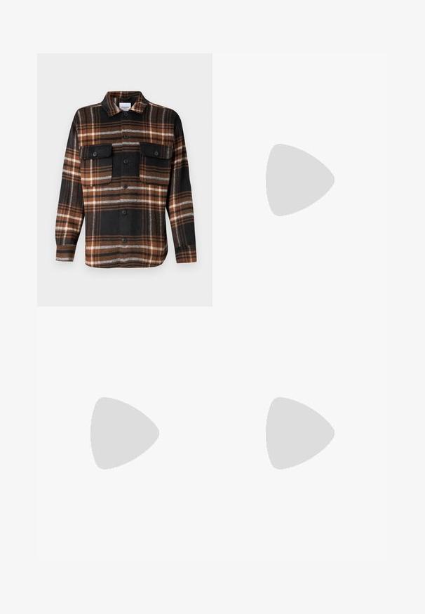 Jack & Jones Over Relaxed Fit - Hemd - monks robe; ONLY ONLWAUW MID WAIST - Jeans Slim Fit - medium blue denim; Weißer Sneaker mit beigen Akzenten, ausgestattet mit einem strukturierten Obermaterial, runder Zehenpartie und einer dicken Gummisohle. Das Design umfasst das ikonische V-Logo und Branding.; Schwarze weiche Stofftragetasche mit breiten Griffen und einem dünnen schwarz-weißen geflochtenen Schulterriemen.
