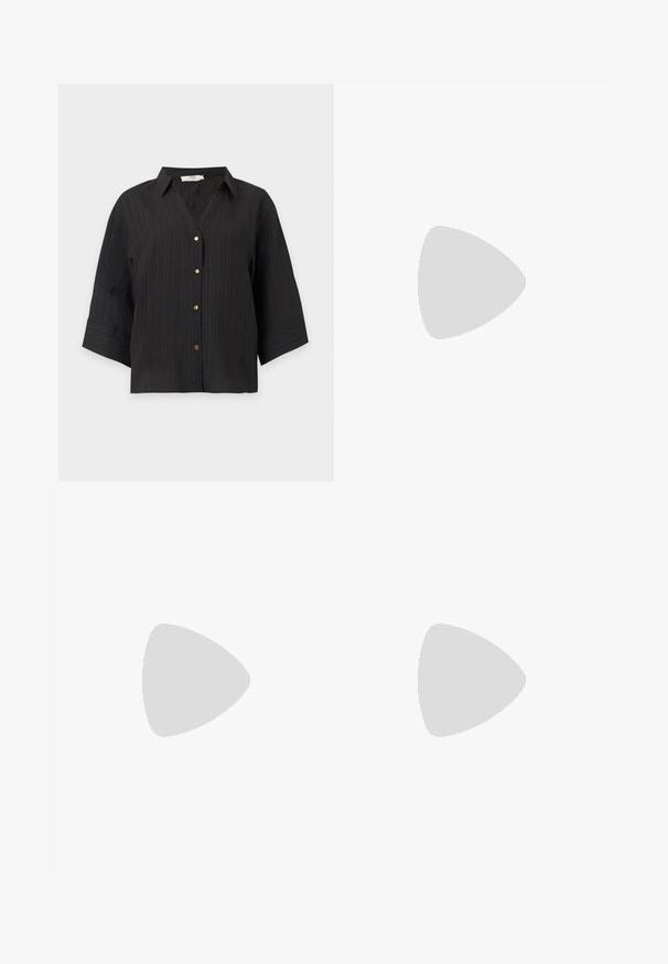 Blusa negra con textura, mangas tres cuartos, cuello y cuatro botones dorados en la parte delantera.; Pantalones beige acampanados confeccionados en una mezcla de lino ligera. Cuentan con un cierre de botón en la parte delantera y bolsillos laterales. Textura suave, diseño casual.; Zapato plano negro de punta puntiaguda con tiras de doble hebilla y talón descubierto, descansando sobre asfalto gris cerca de una pared con azulejos.; Pequeño bolso negro brillante con dos asas largas y detalles de cordón lateral sobre un fondo claro liso.