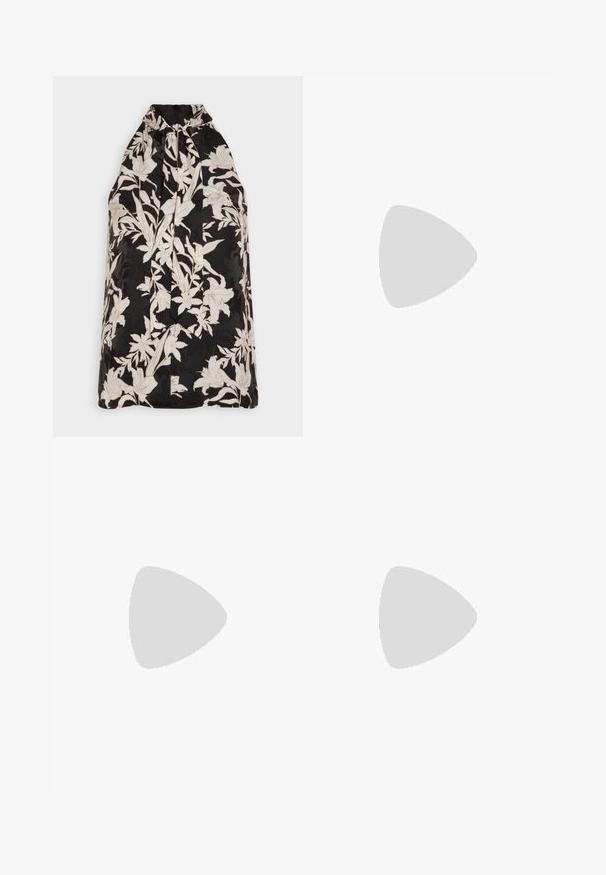 MARCIANO BY GUESS SUNBURST - Blouse - black; Zwarte denim wijde pijpen jeans met een hoge taille, een voorzak en een achterzak met patch. Gladde textuur met minimale stiksel details.; Zwarte open teen hoge muil met dubbele banden en vierkante neus op een gestructureerde bestrating tegen een achterwand met tegels.; Zwarte leren tote bag met een gladde textuur, ronde vorm en een enkele schouderband met een ronde gouden hardware accent.