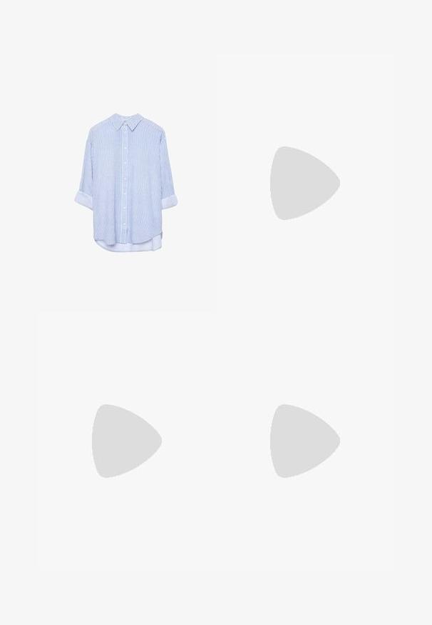 Chemise boutonnée à manches longues avec rayures verticales bleu et blanc, col pointu et poignets retroussés, suspendue sur un fond blanc.; Mini-jupe en denim bleu clair, avec une coupe droite, cinq poches et une fermeture à bouton sur le devant avec passants de ceinture. Texture lisse.; Sandale tongs compensée noire avec semelle texturée et fines lanières arborant un logo discret sur un fond blanc uni.; Sac à épaule en tissu couleur crème avec broderie florale à œillets et une seule bandoulière souple.