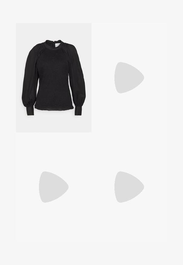 3.1 Phillip Lim VOILE - Pluus - black; Must sherline seelik, mis on valmistatud siledast kangast, millel on külg lõhk ja sirge siluett, millel on kerge läige. Kohandatud alläärega.; Mustad põlvini nahast saapad, millel on ruudukujuline varvas ja klotsikontsa. Kandmisel halli teksaseelikut, mille serv on frakreebriga.; Kuldtooneline ahel käevõru, millel on suured poleeritud lingid, lukuga kinnitussüsteem ja ümmargune ripats, millel on reljeefne logo detail.