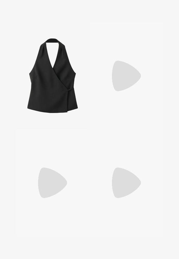Top negro sin mangas cruzado con escote halter y detalle de lazo lateral sobre fondo blanco.; Pantalones negros de cintura alta y corte cónico con pliegues en la cintura y los bajos, y bolsillos laterales, mostrados sobre un fondo blanco.; Sandalias de plataforma negras con tiras cruzadas de cuero suave, que cuentan con una suela gruesa y texturizada y una punta ligeramente redonda.; Gafas de sol negras en forma de ojo de gato con lentes gris oscuro, marco de plástico elegante, esquinas puntiagudas y patillas rectas. Sin herrajes ni acentos visibles.