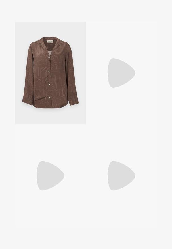 Camisa marrón de manga larga con botones, con patrones abstractos de líneas punteadas claras y un cuello puntiagudo sobre un fondo liso.; Los pantalones vaqueros acampanados de lavado claro presentan una cintura alta, bolsillos frontales y herrajes en bronce. La tela tiene una textura desvanecida con un acabado suave.; Las botas de tobillo de ante marrón tienen un tacón grueso, paneles laterales elásticos y una lengüeta en la parte posterior para facilitar el calzado.; Cinturón de ante marrón con hebilla redondeada de oro y cadena de oro adjunta, mostrado enrollado sobre un fondo blanco.