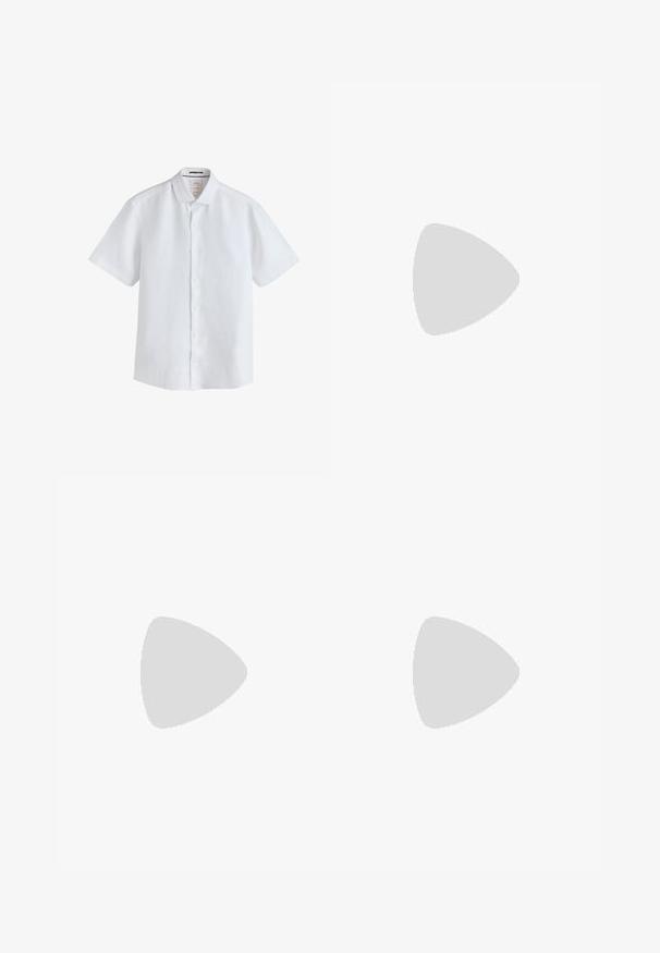 Hvid kortærmet skjorte med knapper og klassisk krave, lavet af letvægtsstof, vist på en ensartet hvid baggrund.; Khaki shorts lavet af en blød bomuldsblanding, med lynlås og knaplukning samt forlommer. Lige ben-design, knælængde pasform.; Brune lædersandaler med to brede stropper og en justerbar ankelspænde. Har en flad sål og en struktureret sort gummisål.; Sorte solbriller med grønne tonede linser, rektangulær form, glatte plastikrammer og subtilt logo-detalje på stængerne.