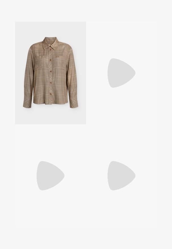 Chemise beige à carreaux à manches longues avec col et boutons marron, présentée sur fond blanc.; Pantalon formel coupe droite marron foncé avec passants de ceinture et plis à l'avant, présenté sur un fond clair uni.; Tamaris Chaussons - camel; Ceinture en cuir marron enroulée avec une boucle ovale en laiton, présentée sur un fond blanc uni.