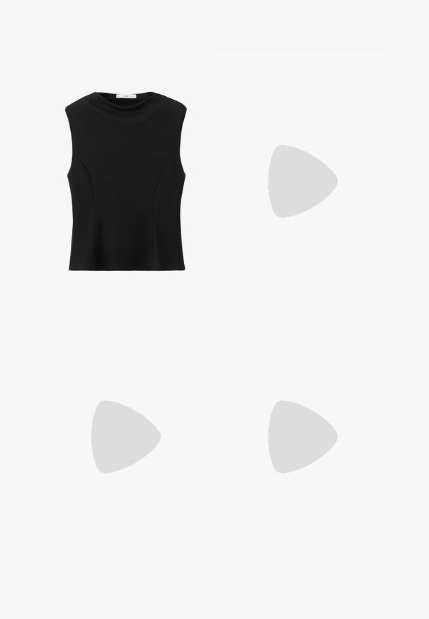 Ärmelloses schwarzes Oberteil mit hohem rundem Ausschnitt und taillierten Nähten für eine schnittige Silhouette.; Schwarze Denim-Jeans mit geradem Bein, verblasstem Design und fünf Taschen. Mit Gürtelschlaufen und Reißverschluss.; Schwarze Lederstiefel bis zum Knie mit spitzem Zehenbereich, schlanker Silhouette und niedrigem Blockabsatz mit glänzender Oberfläche.; Schwarzer Leder Gürtel mit einer rechteckigen silbernen Metallschnalle. Der Gürtel hat eine glatte Textur und eine verjüngte Endung.