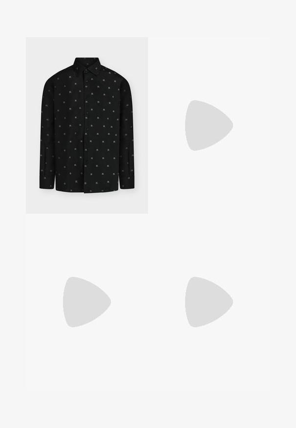 Camisa negra de manga larga con botones, con sutil estampado de logotipo "K" en gris, cuello puntiagudo y puños abotonados mostrada sobre un fondo blanco.; Pantalones negros con corte recto, fabricados en un tejido texturizado, con presillas para cinturón y bolsillos laterales. Diseño simple y limpio.; Mocasín de cuero blanco y negro con detalles cosidos, tacón bajo y diseño tipo slip-on, mostrado de lado sobre un fondo liso.; Cinturón de cuero negro con acabado liso, con una hebilla metálica plateada rectangular y múltiples agujeros para ajuste.