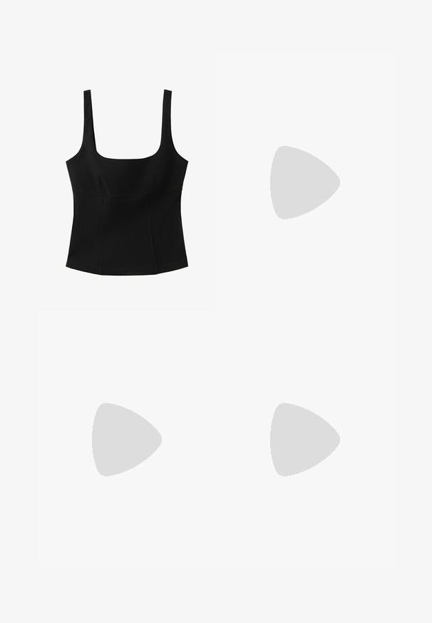 Sort ærmeløs top med firkantet halsudskæring, tætsiddende pasform, brede stropper og paneldetaljer foran.; Højtaljede leggings i en lys grøn farve. Glat tekstur med et tætsiddende design, der snævrer ind ved anklen. Ingen synlige mønstre eller hardware.; Sort platform flip-flop sandal med bred læderrem og polstret sål, vist i sideprofil på en ensfarvet lys baggrund.; Sort læderbælte med en spænde i guldtonet metal, der har en glat overflade og en justerbar længde. Indeholder en lille hardwaredetalje nær spændet.