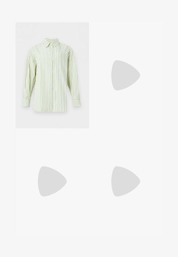 Chemise crème à manches longues avec fines rayures verticales bleues, fermeture avant à boutons et col pointu, présentée sur un fond blanc.; Shorts beige taille haute avec fermeture à bouton, passants pour ceinture, coutures avant surpiquées et ourlets repliés sur un fond gris clair.; Chaussure à talon haut en daim marron, bout pointu, avec un talon aiguille fin de hauteur moyenne sur fond blanc.; Sac à main rectangulaire de couleur crème avec une seule sangle et une fermeture éclair sur le dessus, comportant une petite plaque de logo embossé à l'avant.