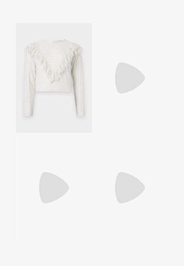Blouse blanche en dentelle à manches longues avec un bord volanté en forme de V sur le devant et des poignets ajustés, dotée d'un col montant et d'une fermeture à boutons au dos.; Shorts crème avec bouton devant, fermeture éclair, et motifs brodés symétriques floraux et champignons en orange, rose, bleu et marron.; Filippa K REY FLATS - Ballerines - bright red; Sac rectangulaire avec motif floral jaune et noir et anse tressée jaune et rose sur fond blanc.