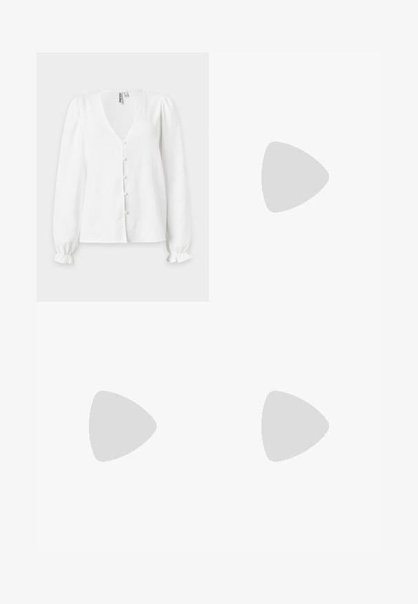 Blouse blanche à manches longues avec col en V, boutons recouverts de tissu sur le devant, manches légèrement bouffantes et poignets à volants.; Jupe mini plissée bordeaux avec une texture lisse, taille ajustée et fermeture à glissière sur le côté. Design simple et minimaliste sans motifs.; ALDO NELTA - Ballerines - black; Petit sac à main noir brillant avec deux longues anses et des détails à cordon sur les côtés sur un fond clair uni.