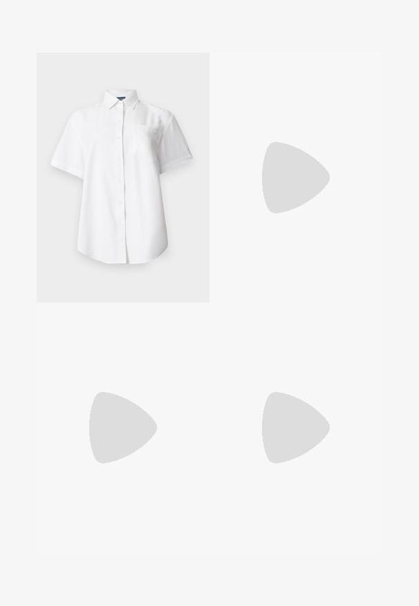 Chemise blanche à manches courtes avec col et poche poitrine, présentée sur un fond clair uni.; Shorts en denim beige taille haute longueur au genou avec bouton et fermeture éclair à l'avant, passants pour ceinture, ainsi que poches latérales et poche monnaie.; Chaussure slingback en cuir noir à bout pointu avec un talon bloc haut et une doublure intérieure beige sur un fond clair uni.; Sac à main rectangulaire de couleur crème avec une seule sangle et une fermeture éclair sur le dessus, comportant une petite plaque de logo embossé à l'avant.
