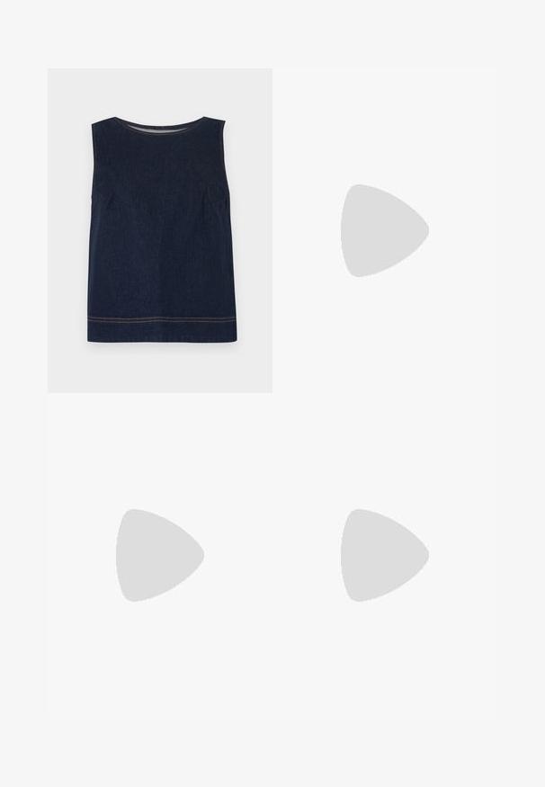 Haut sans manches en denim bleu marine avec un col rond, des coutures latérales et des surpiqûres orange contrastantes le long de l'ourlet. Conception simple et carrée.; Jean large bleu foncé à taille haute, avec des poches avant et des coutures visibles. Fabriqué en denim avec une texture lisse.; Jambes portant des leggings côtelés foncés associés à des ballerines noires avec de petits détails en nœud sur fond blanc.; Petit sac à main noir brillant avec deux longues anses et des détails à cordon sur les côtés sur un fond clair uni.