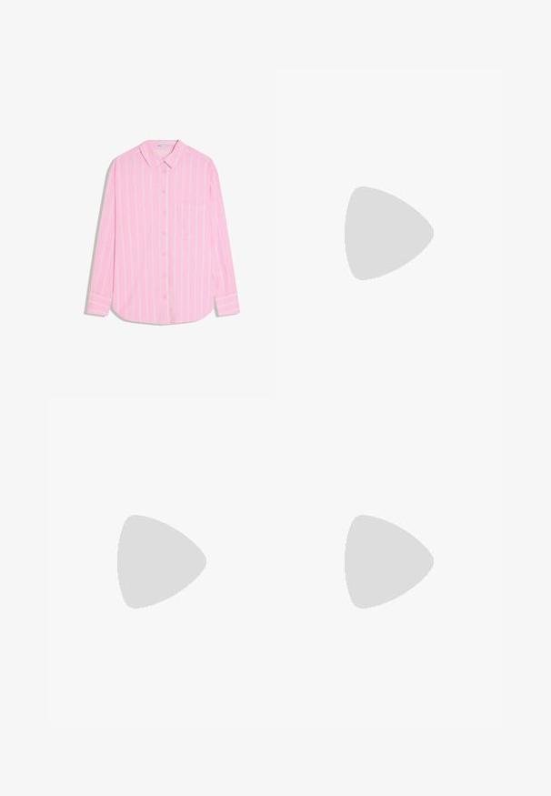Chemise rose à manches longues avec des rayures verticales blanches, col, poche avant et poignets ornés de détails à rayures assorties.; Jean en denim bleu foncé à jambes larges avec poches avant, passants de ceinture et fermeture par bouton à la taille.; Ballerines en cuir verni noir avec un bout rond, un design à lacets et une semelle plate. Texture lisse avec peu de détails.; Petit sac à main noir brillant avec deux longues anses et des détails à cordon sur les côtés sur un fond clair uni.