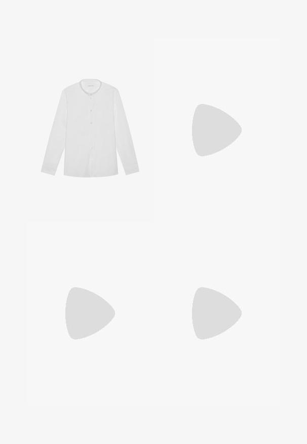 Chemise blanche à manches longues avec col montant et une poche poitrine, posée à plat sur un fond uni.; Jeans en denim gris à jambes droites avec cinq poches, une fermeture éclair et une finition légèrement délavée, présentant des détails de coutures et une silhouette décontractée.; Baskets blanches en cuir lisse, avec des accents contrastants en brun, marine et beige. Design classique à lacets avec une semelle en caoutchouc texturée.; Collier en argent composé de plusieurs couches, avec des maillons entrelacés de tailles variées et un fermoir doté d'une chaîne ajustable.