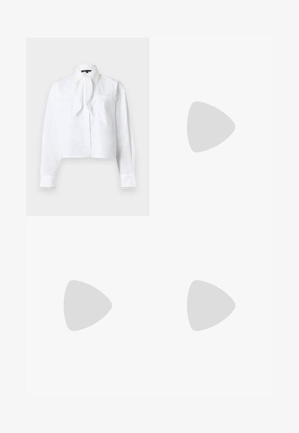 Blouse blanche à manches longues avec col pointu, détail de nœud à l'avant, poche poitrine et bordure en dentelle sur le col et les poignets.; Jean en denim blanc à taille haute, jambes larges, avec bouton frontal, fermeture éclair, passants pour ceinture, et poches à l'avant et à l'arrière.; Escarpin noir à bout pointu avec fine bride à la cheville et boucle argentée, finition en cuir lisse, chaussure élégante pour femme.; Sac à main en cuir noir matelassé avec fermoir circulaire doré et bandoulière chaîne dorée suspendu sur fond blanc.