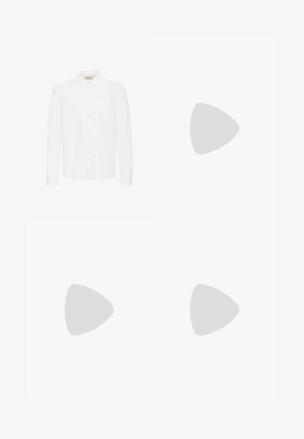 Chemise blanche à manches longues avec col et poche poitrine, conçue pour un usage décontracté ou formel.; Pantalon blanc à jambe large avec taille élastique et cordon de serrage, doté de poches latérales et d'un tissu lisse légèrement texturé.; Chaussure mocassin en cuir noir présentée en suspension au-dessus d'un tapis beige tissé, avec une table en bois et des livres empilés dans un salon doucement éclairé.; Lunettes de soleil Ray-Ban avec des verres verts, monture en plastique noir et accents dorés sur les bords. Forme carrée avec une finition mate.
