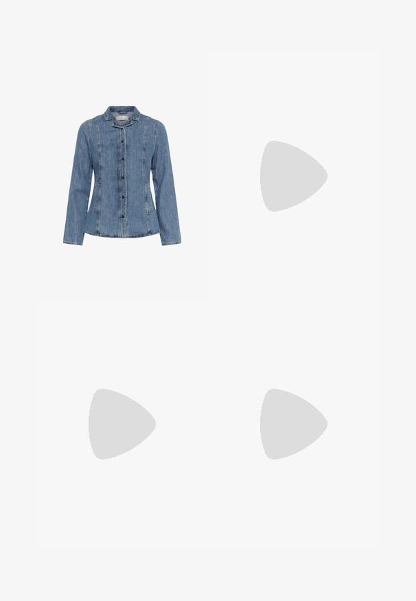 Veste longue en jean bleu à manches longues avec fermeture à boutons, deux poches latérales et un petit col, présentée sur un fond blanc.; Jean en denim bleu taille haute avec jambes droites, fermeture à bouton et zip à l'avant, et design à cinq poches.; Bottine en daim beige à bout pointu avec un petit talon kitten noir, coutures minimales et texture lisse.; Sac à main en cuir marron foncé avec deux poignées, une sangle centrale à boucle et des détails en métal doré.