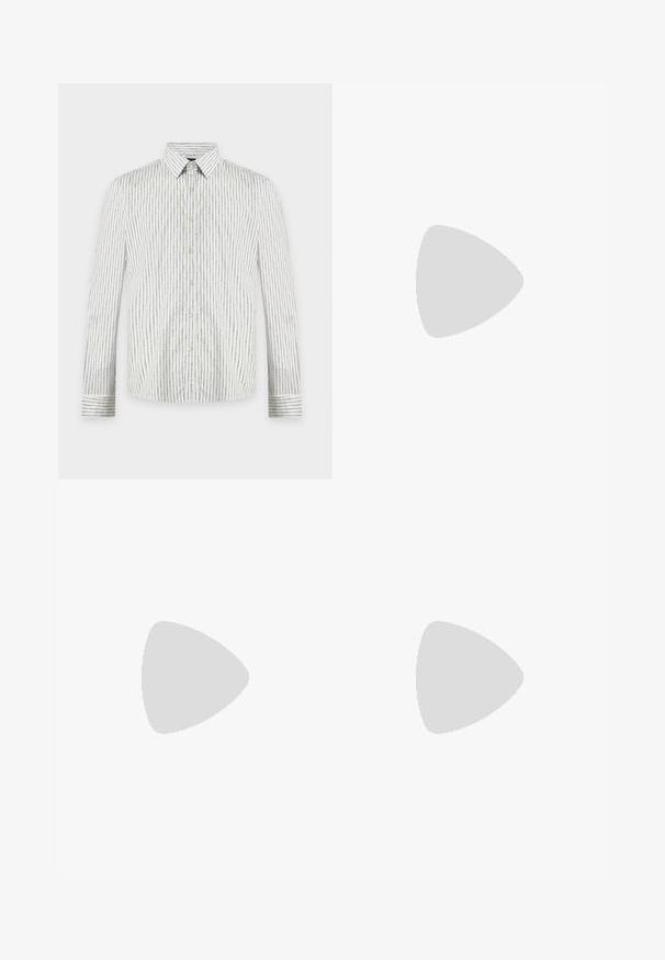 Chemise blanche à manches longues boutonnée, avec fines rayures verticales noires et col pointu, présentée à plat sur un fond clair.; Pantalons bleu marine avec une texture lisse, dotés d'une taille élastique et de poignets retroussés, conçus dans une coupe fuselée avec des poches latérales.; Mocassin homme en cuir noir avec un petit talon et une couture de style mocassin sur l'avant, vu de côté sur un fond uni.; Sac bandoulière en cuir marron foncé texturé avec une sangle réglable et un petit accent décoratif bleu sur le côté.