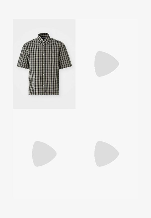 Chemise à manches courtes en coton à carreaux noirs et beiges, dotée d'un col boutonné et d'une poche sur la poitrine gauche. Motif à carreaux classique sur l'ensemble.; Shorts en coton noir avec une coupe droite, des passants de ceinture, une fermeture à bouton en métal et sans motifs ni accents visibles.; Mocassins en cuir noir avec une finition lisse, un bout rond, un petit talon et descoutures décoratives à l'avant. Semelle en caoutchouc pour l'adhérence.; Lunettes de soleil Ray-Ban avec des verres verts, monture en plastique noir et accents dorés sur les bords. Forme carrée avec une finition mate.