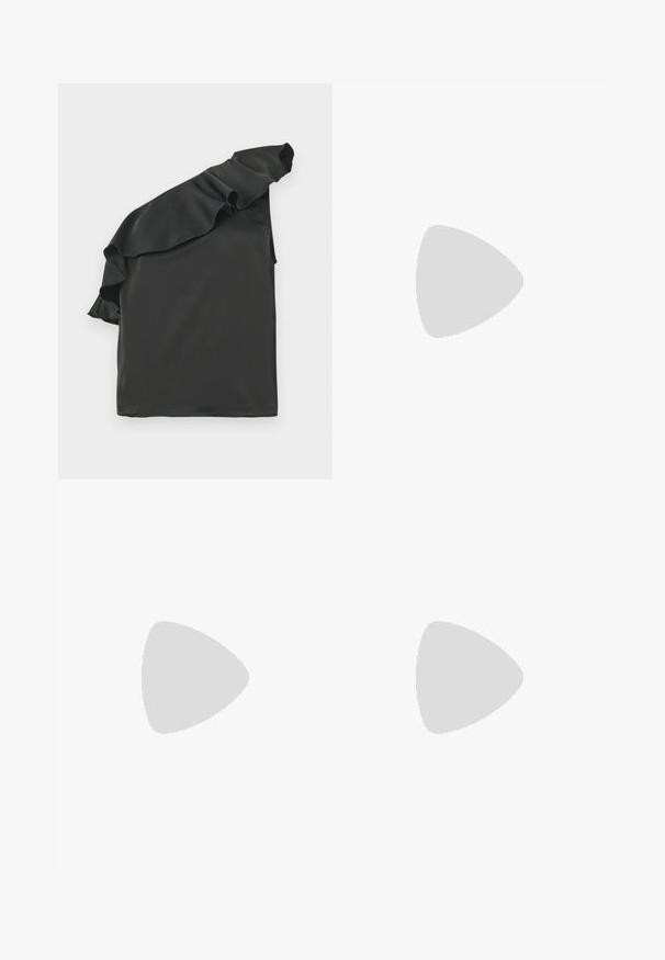 Haut en satin noir avec un design asymétrique à une épaule, agrémenté d'un accent froncé. Texture lisse, forme asymétrique et sans hardware visible.; Pantalons droit en gris charbon, fabriqués dans un tissu texturé. Ils présentent des passants de ceinture, un devant plat, et pas de poches visibles.; Sandale noire en cuir à bout ouvert avec petit talon kitten, fine bride de cheville avec boucle dorée et accent décoratif doré sur la bride avant.; Sac à épaule rectangulaire noir avec de longues bretelles fines et une texture lisse et brillante sur un fond uni.